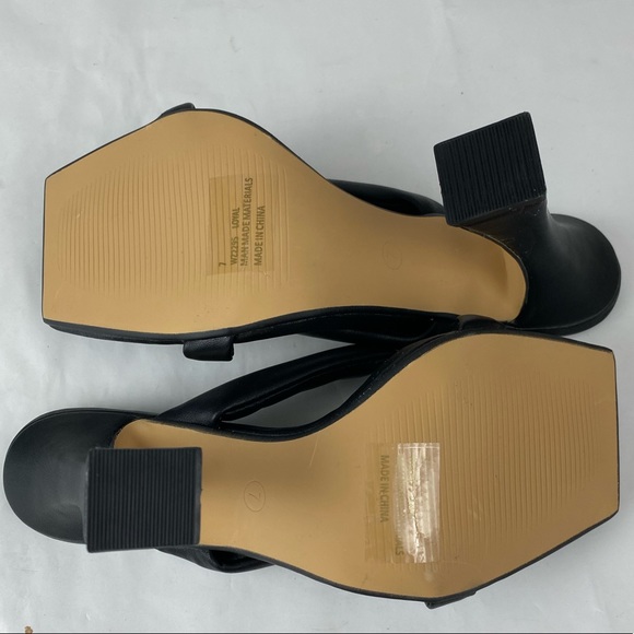 LEMONADE Loyal NWOT Black Heeled Thong Sandal - Picture 6 of 6